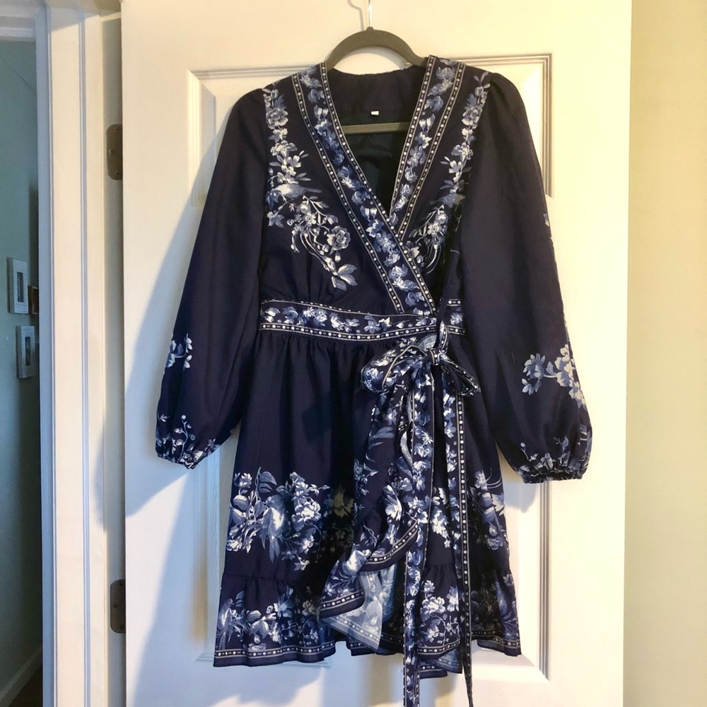 NWOT Awaiting The Future Navy Floral Print Dress Size Small